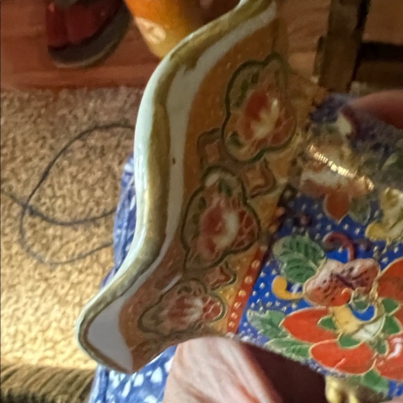 Elegant Handpainted Multicolor Porcelain Vase with Bird Motif - Picture 8 of 9